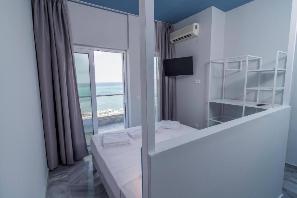 Ocean Dreams Hotel Palaiochora Ngoại thất bức ảnh